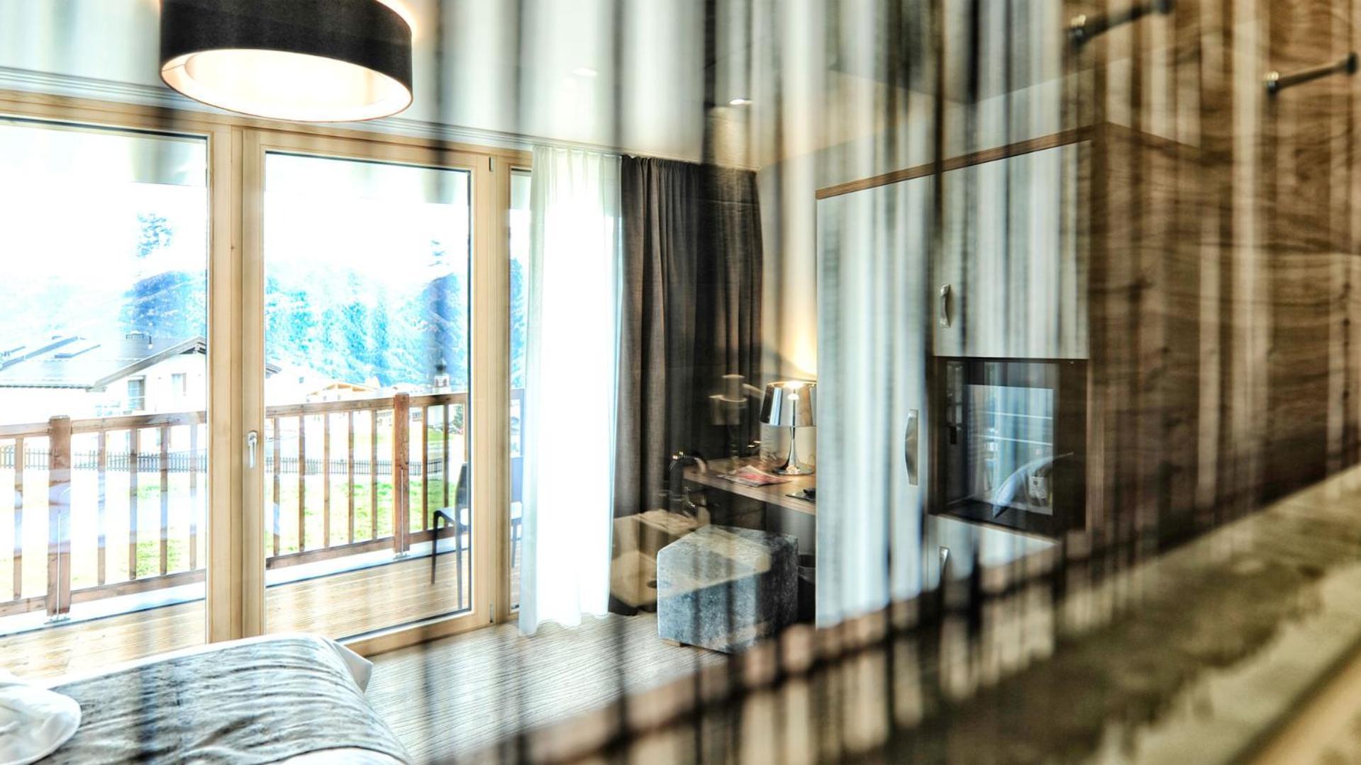 Alps Lodge Fiss Habitación foto